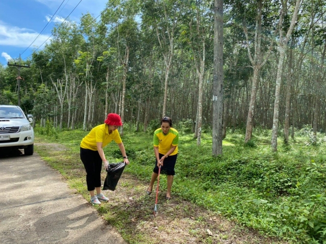 กิจกรรมจิตอาสาเก็บขยะสองข้างทาง บริเวณถนนสายบ้านนางอ